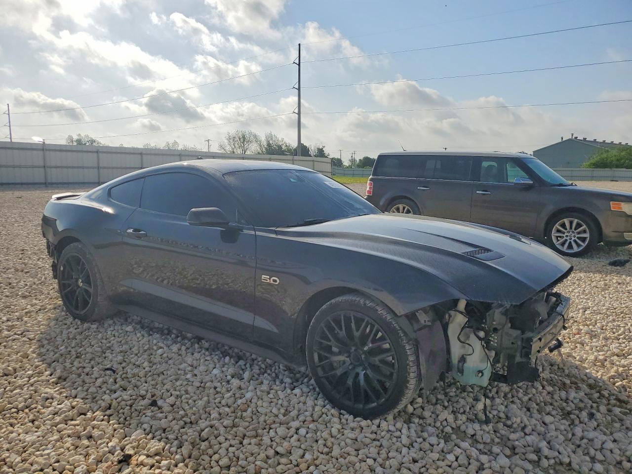 FORD MUSTANG 2023 — 5