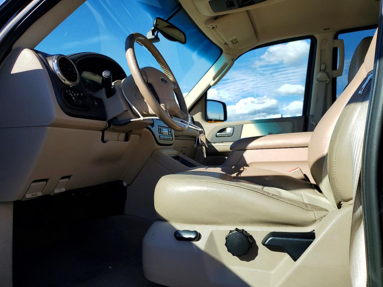 FORD EXPEDITION 2004 — 8