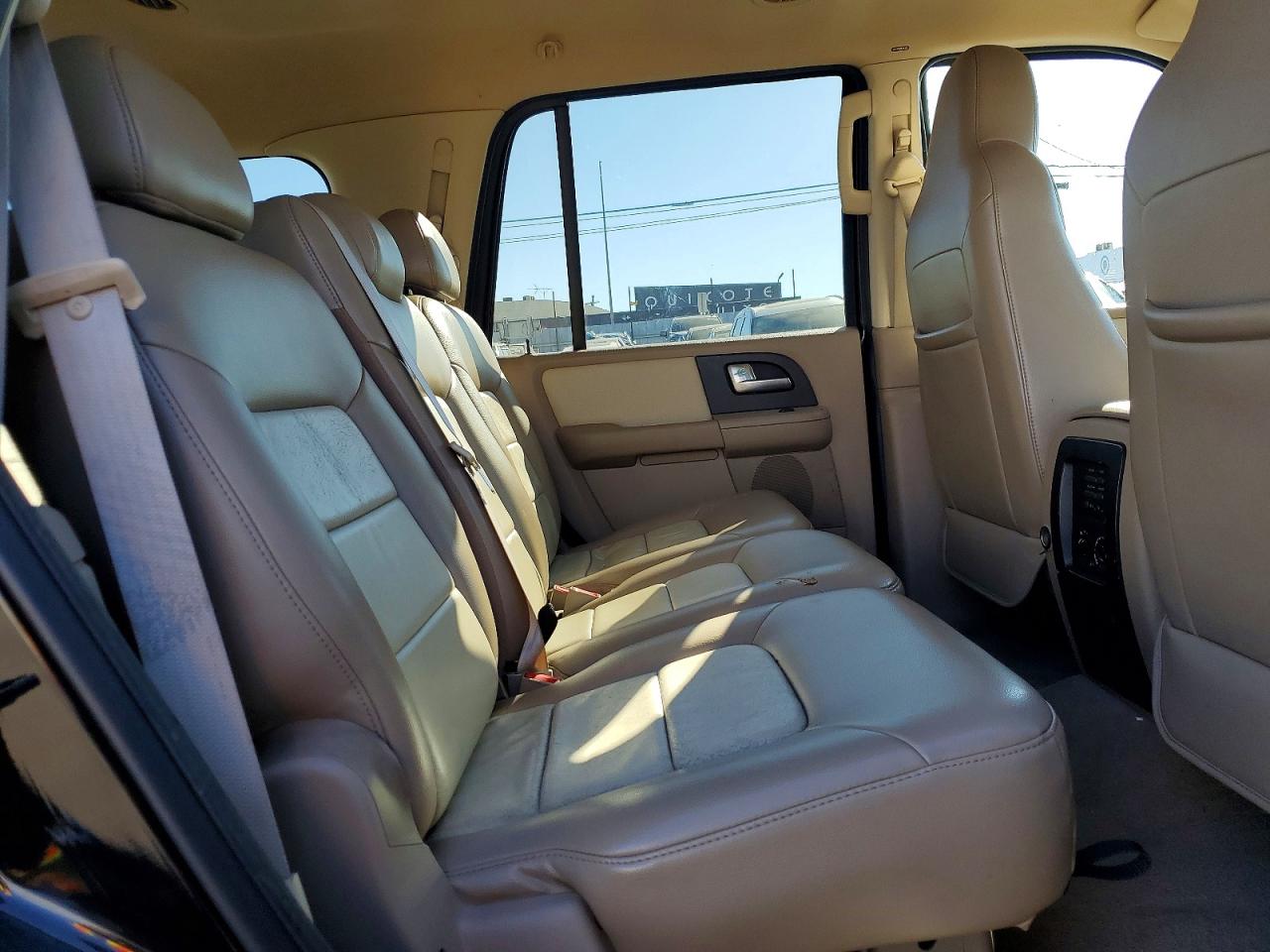 FORD EXPEDITION 2004 — 12