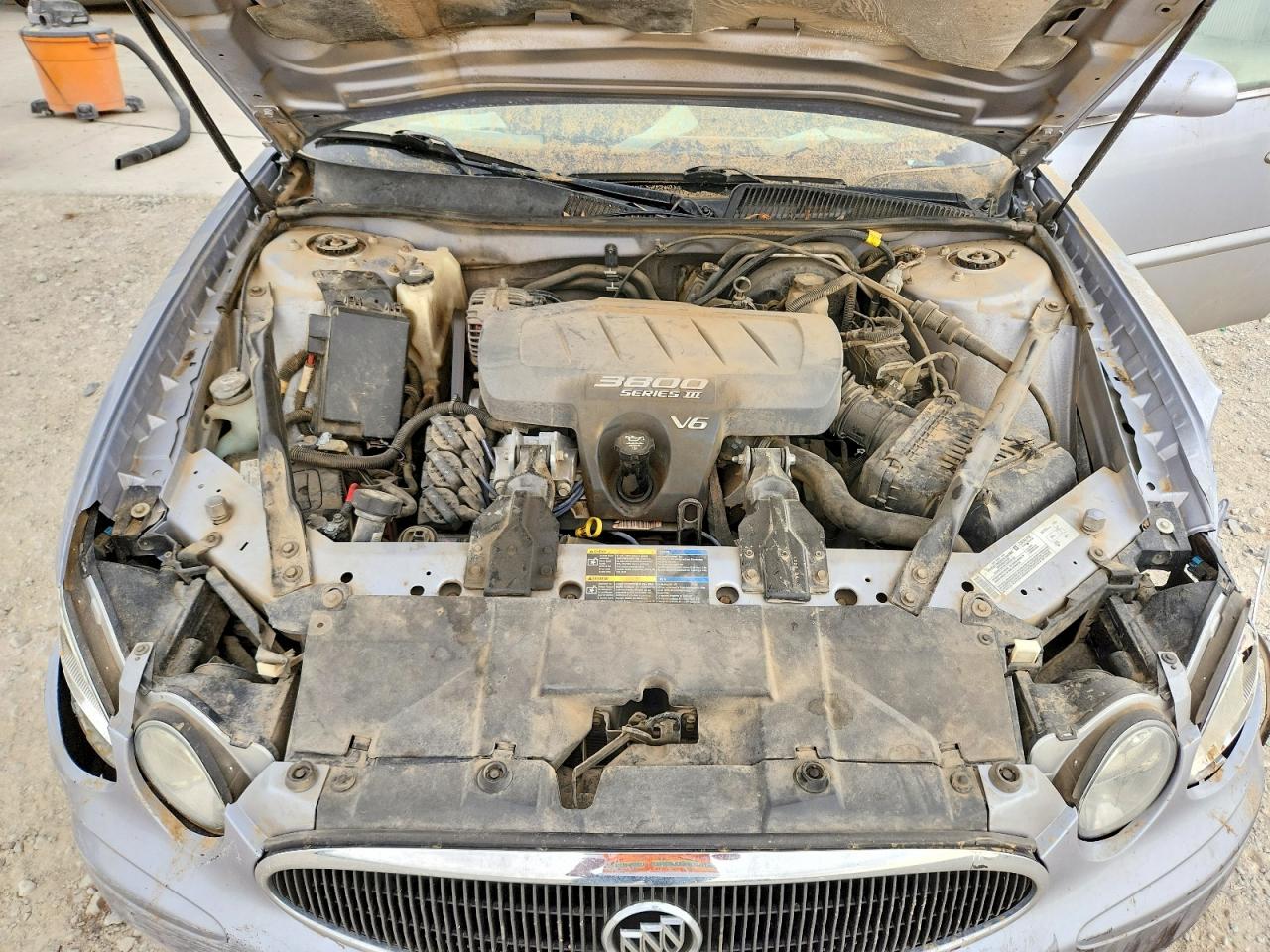 BUICK LACROSSE 2005 — 12