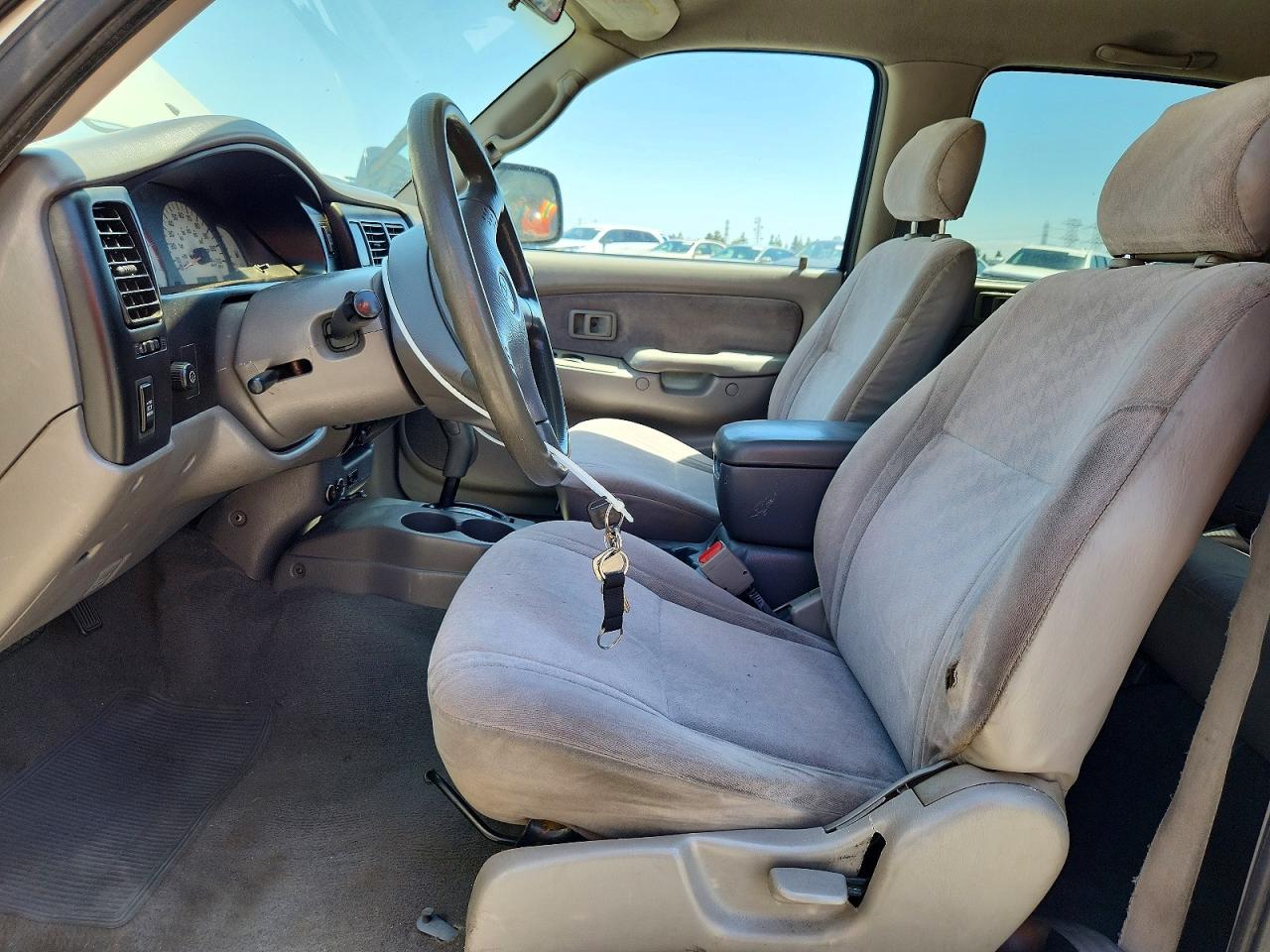 TOYOTA TACOMA 2001 — 8