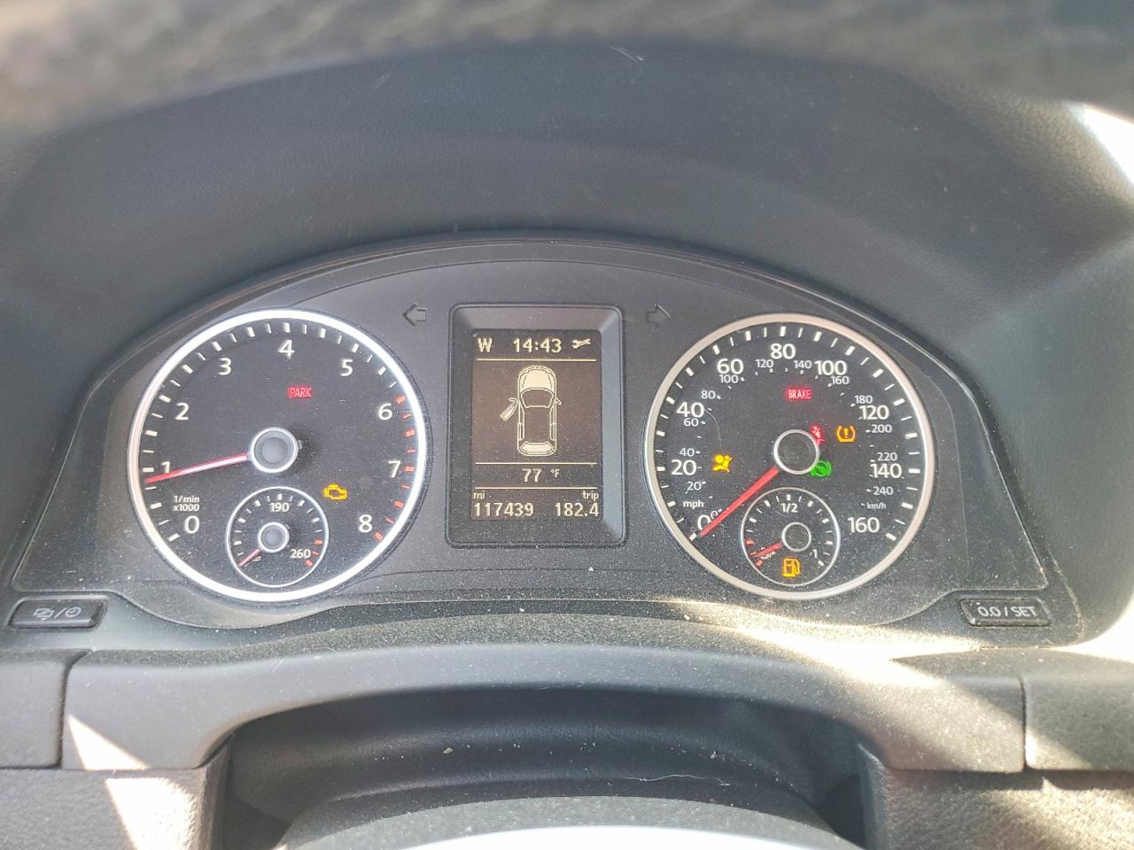 VOLKSWAGEN TIGUAN 2014 — 10