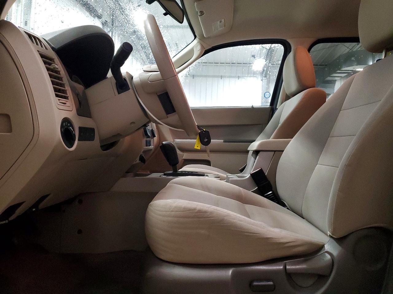 FORD ESCAPE 2012 — 8