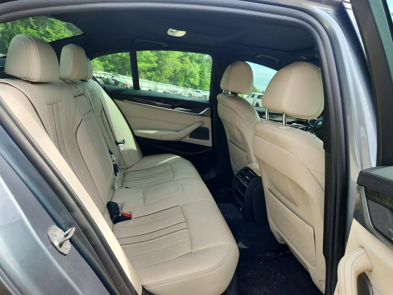 BMW 530E 2018 — 11
