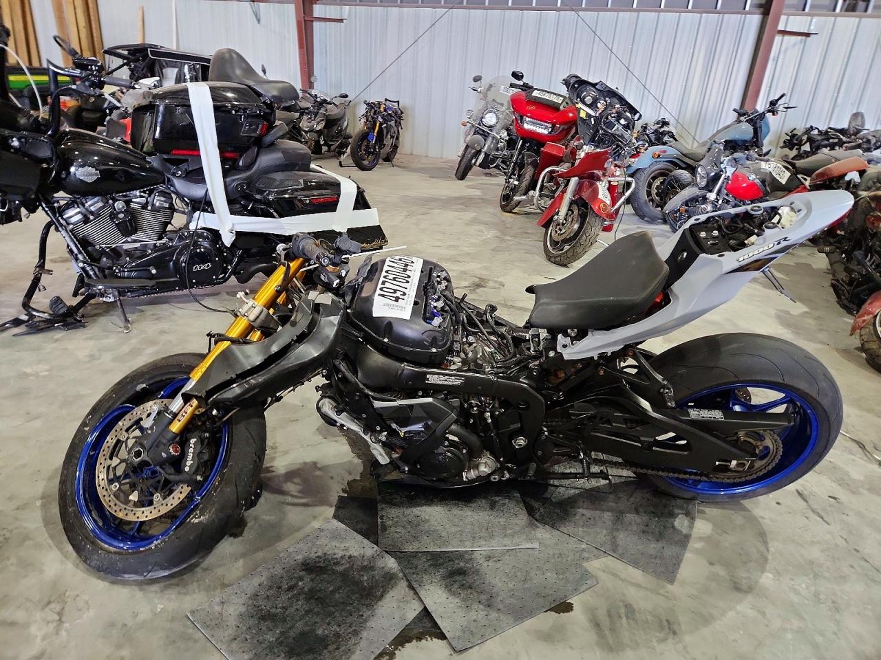 SUZUKI GSX-R1000 2022 — 4