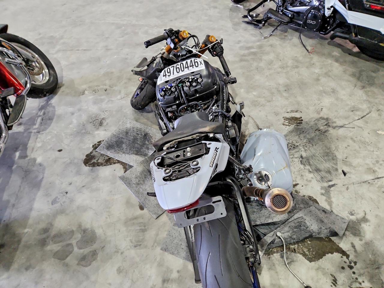 SUZUKI GSX-R1000 2022 — 7