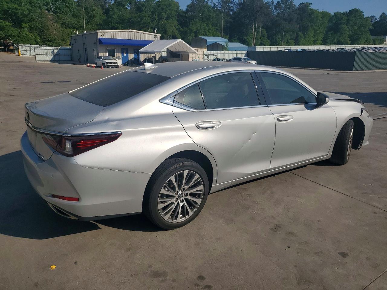 LEXUS ES 2019 — 4