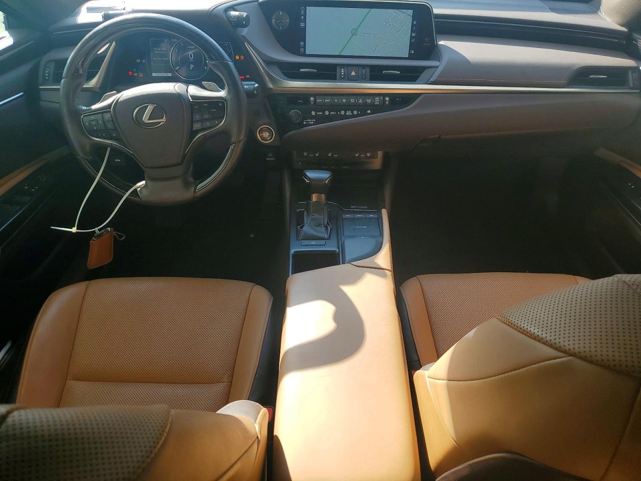LEXUS ES 2019 — 9