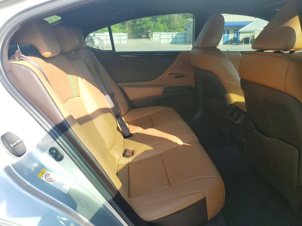 LEXUS ES 2019 — 11