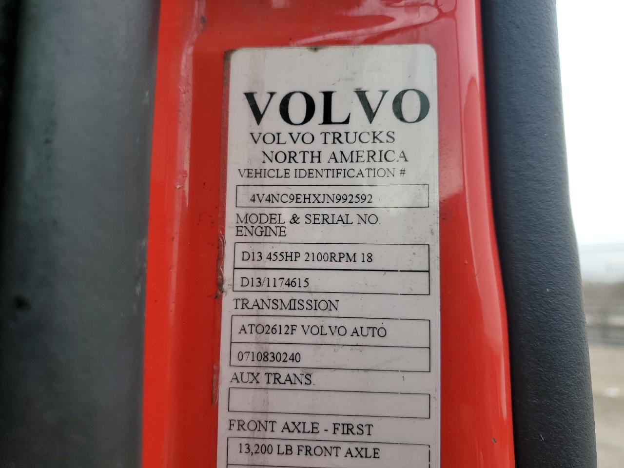 VOLVO VNL 2018 — 11