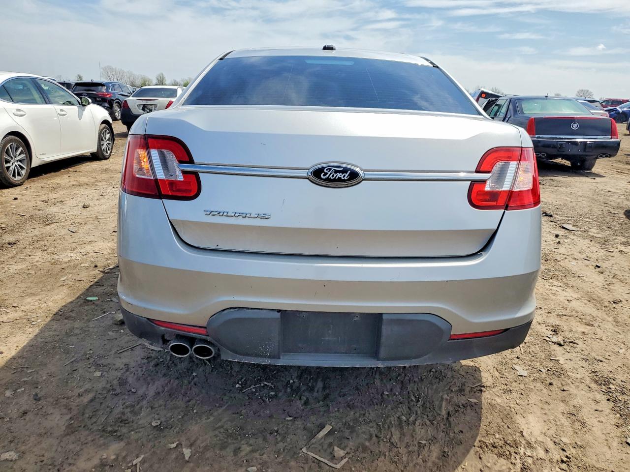 FORD TAURUS 2010 — 7
