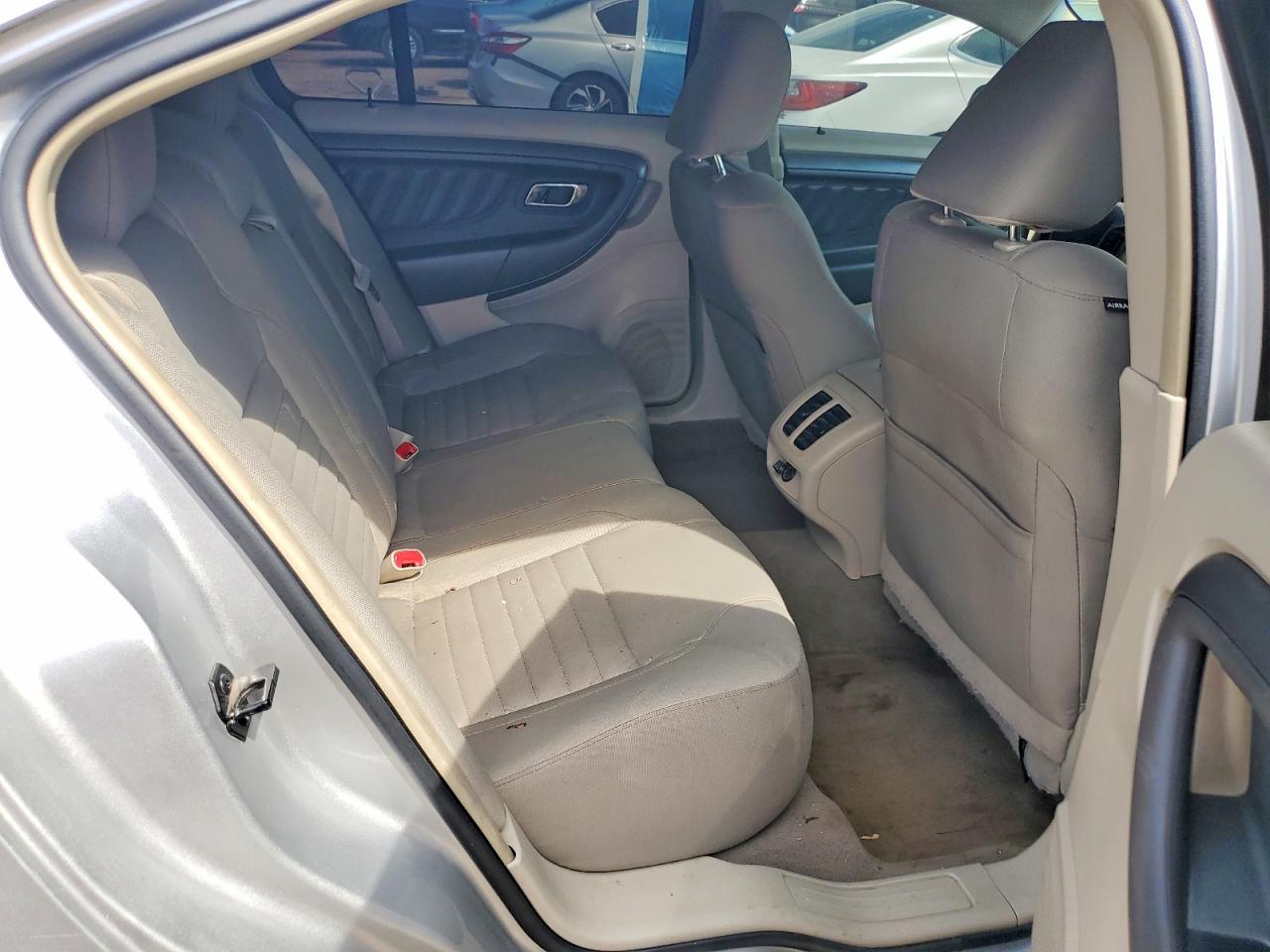 FORD TAURUS 2010 — 11