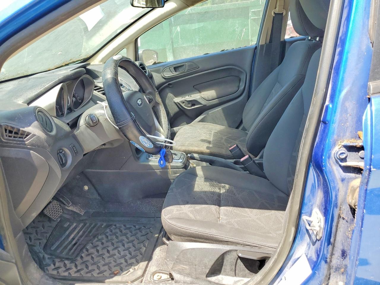 FORD FIESTA 2011 — 8