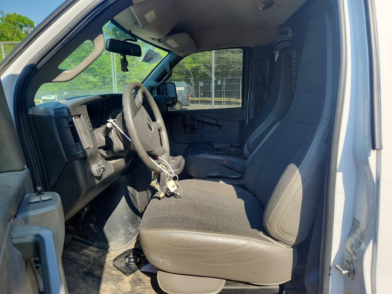 GMC SAVANA 2021 — 8