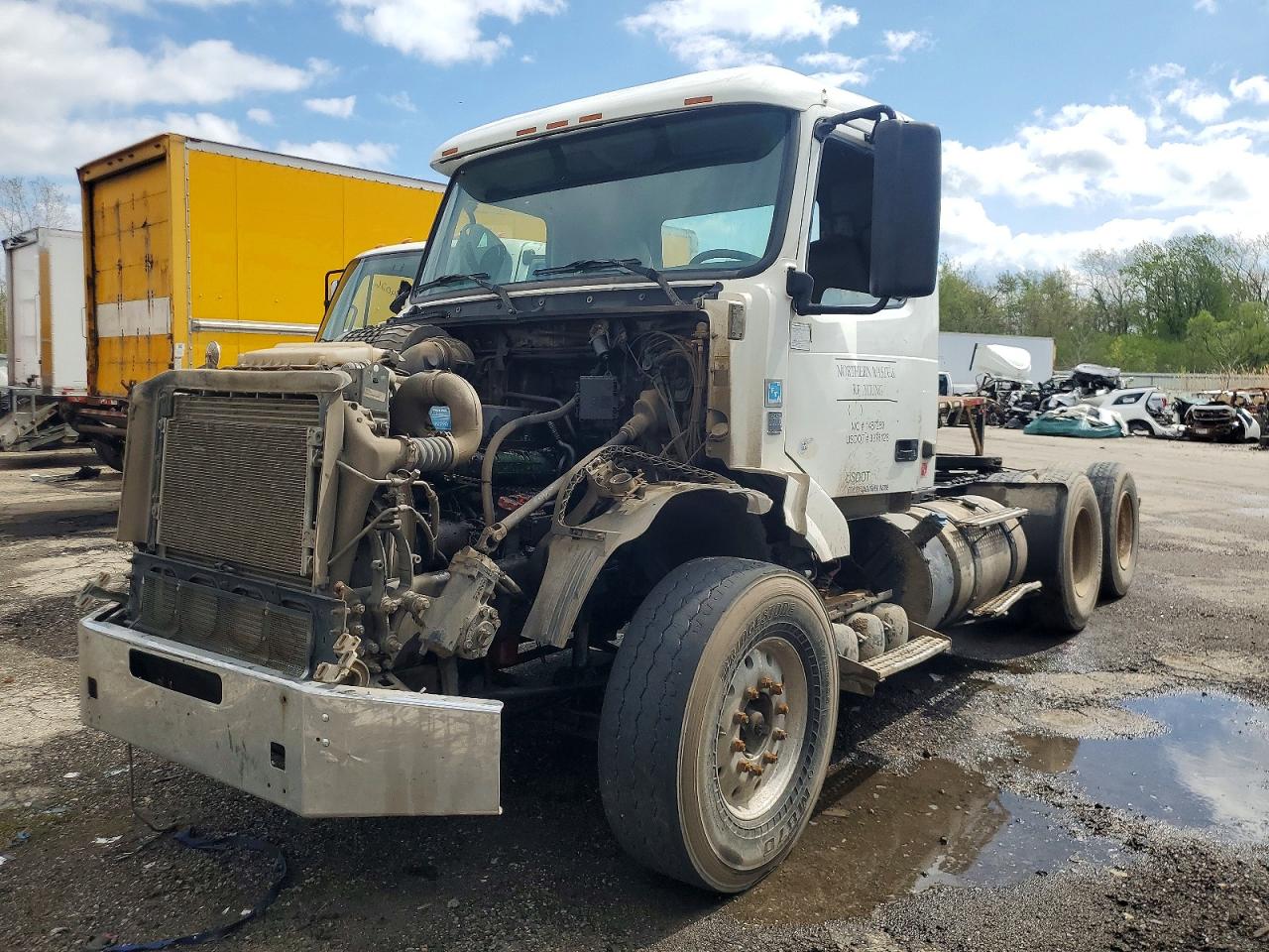 VOLVO VNL 2012 — 3