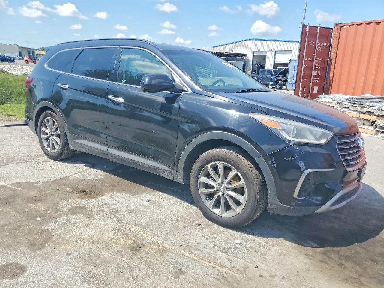 HYUNDAI SANTA FE 2017 — 5