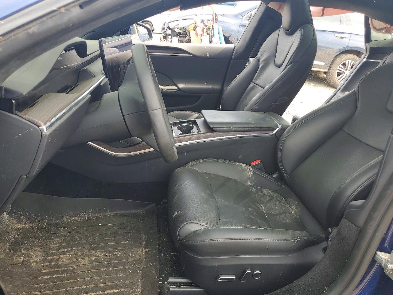 TESLA MODEL S 2023 — 8