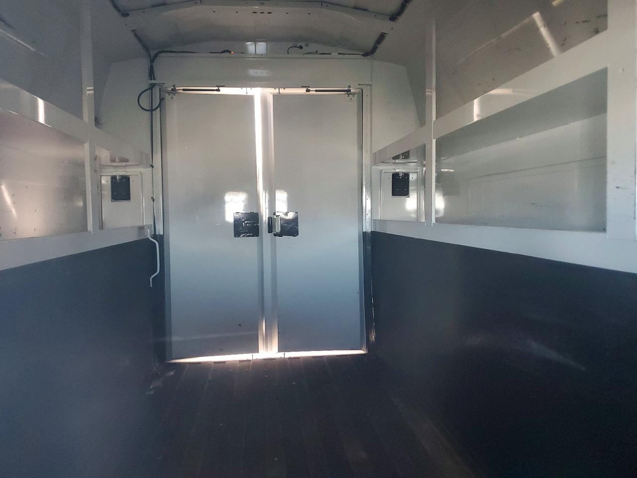 CHEVROLET EXPRESS G3500 2019 — 11