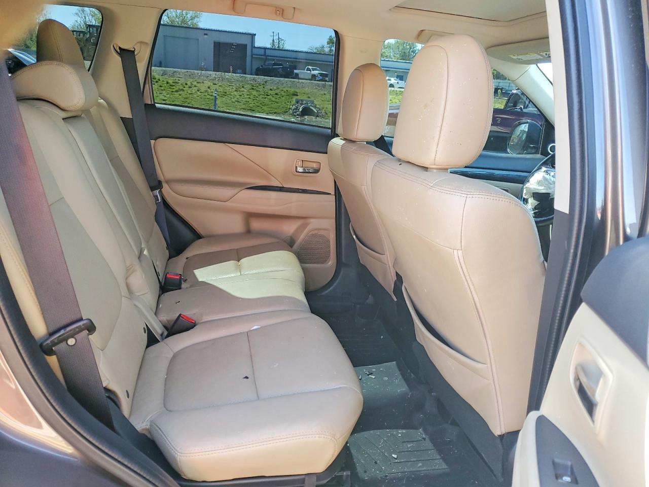 MITSUBISHI OUTLANDER 2016 — 12