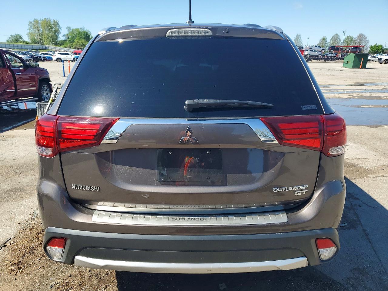 MITSUBISHI OUTLANDER 2016 — 7