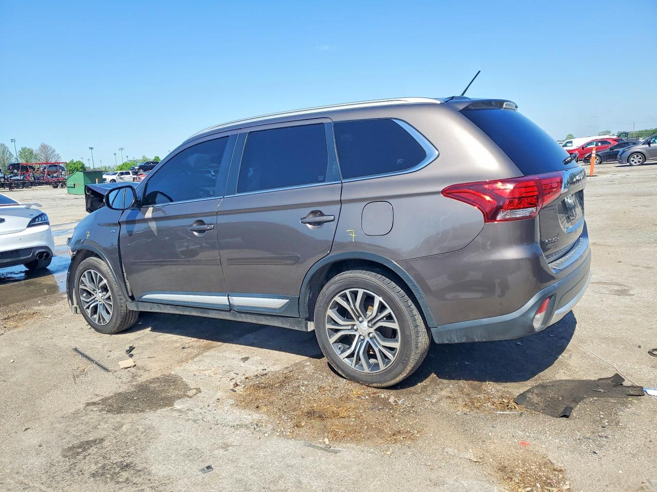 MITSUBISHI OUTLANDER 2016 — 3