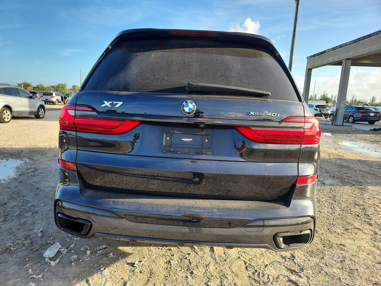 BMW X7 2022 — 7