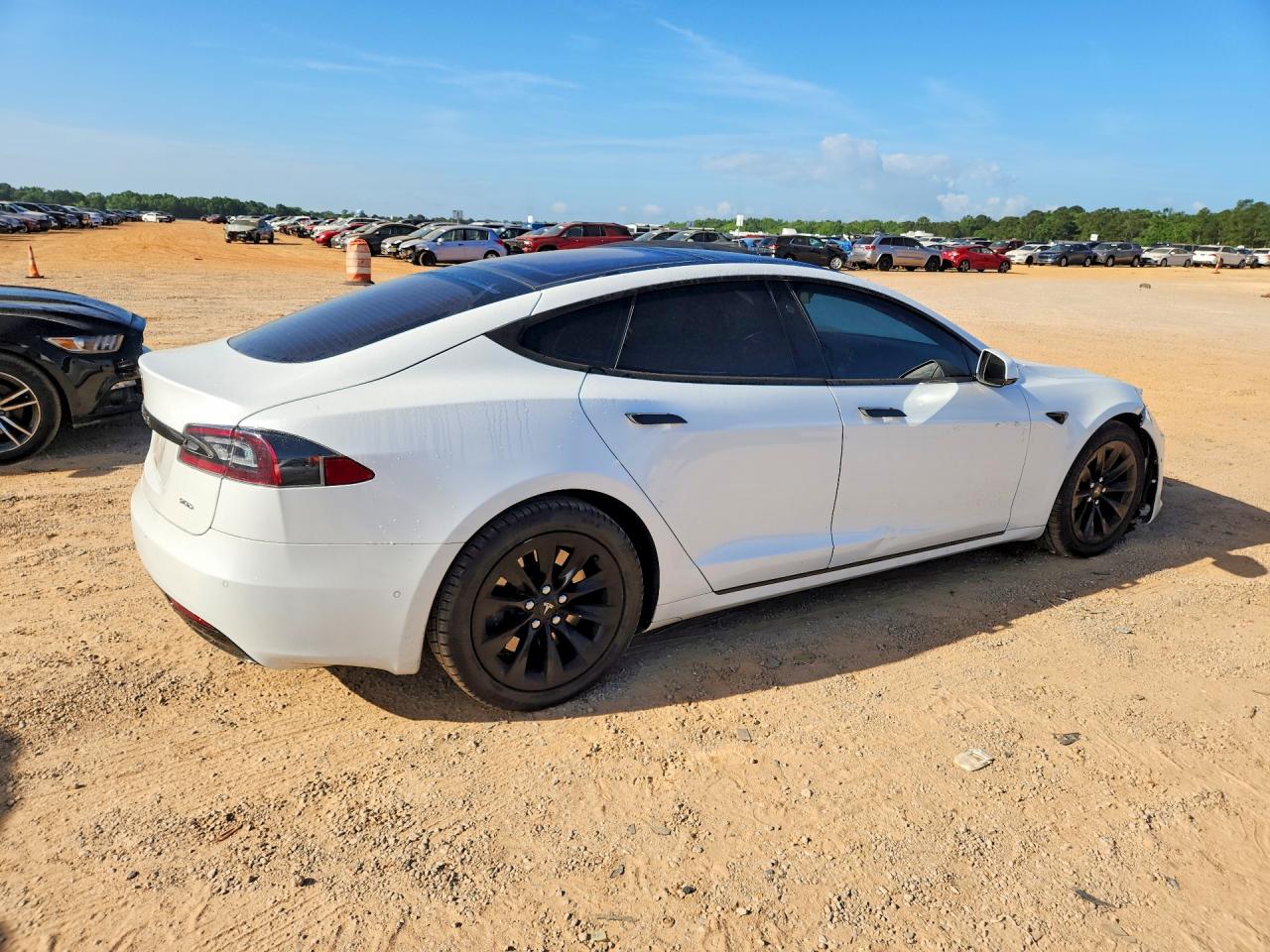 TESLA MODEL S 2017 — 4