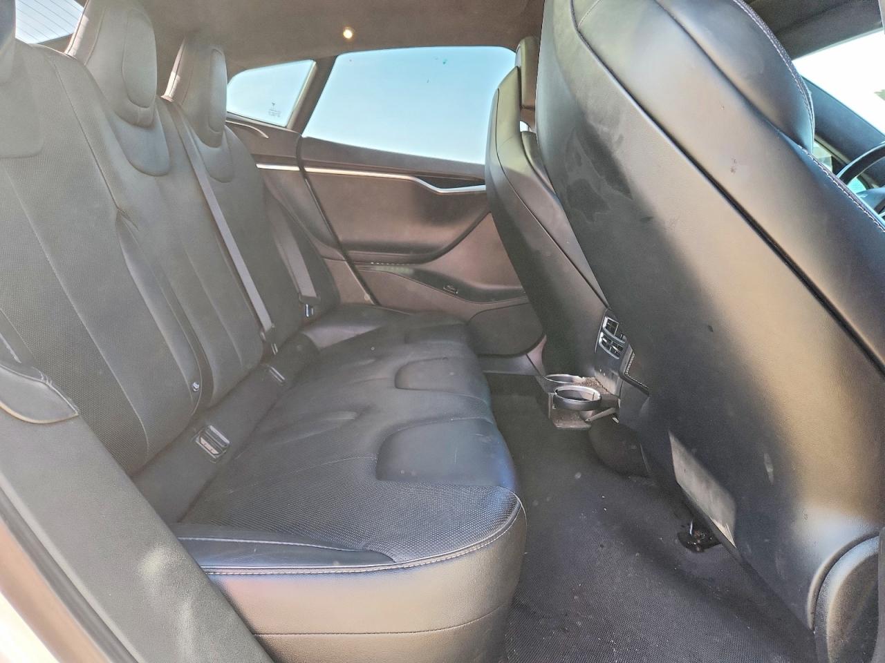 TESLA MODEL S 2017 — 11