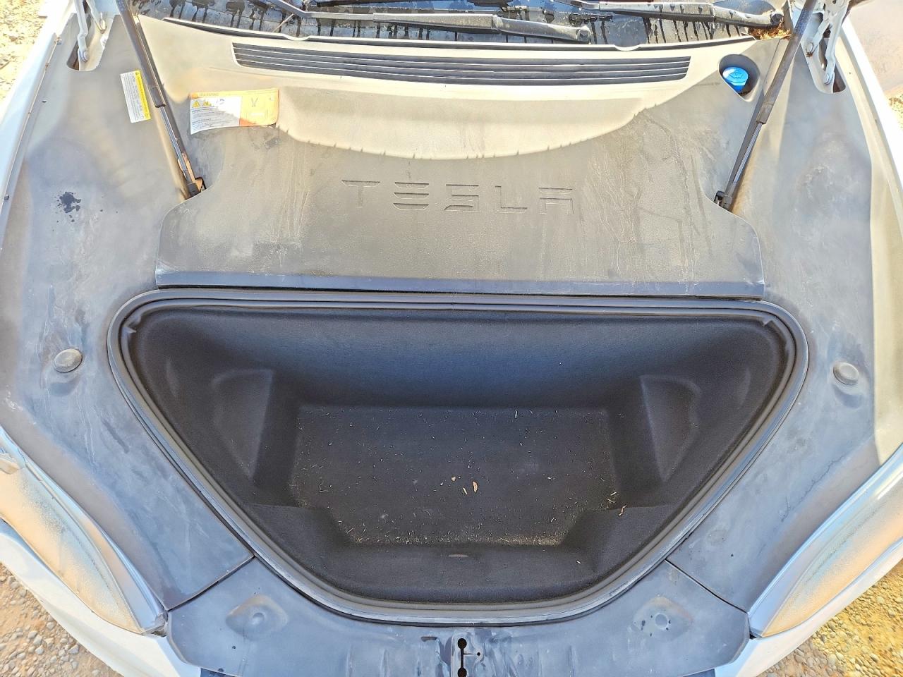TESLA MODEL S 2017 — 12