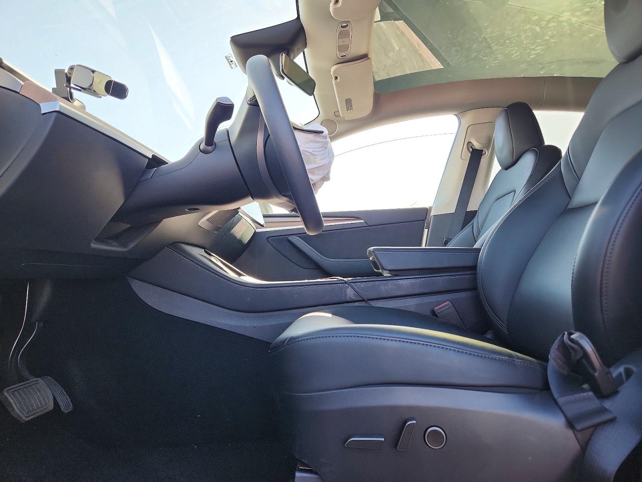TESLA MODEL Y 2025 — 8