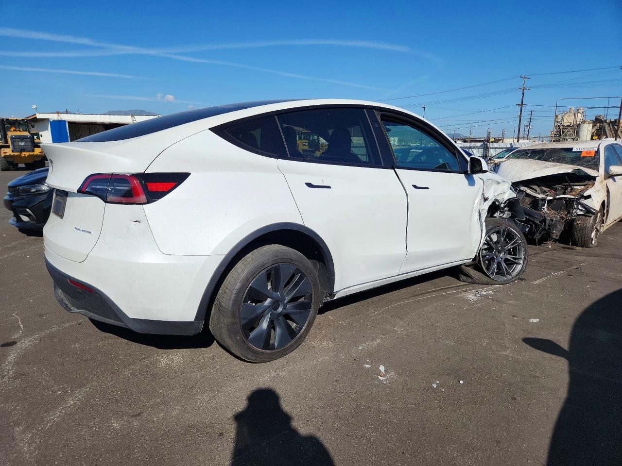 TESLA MODEL Y 2025 — 4