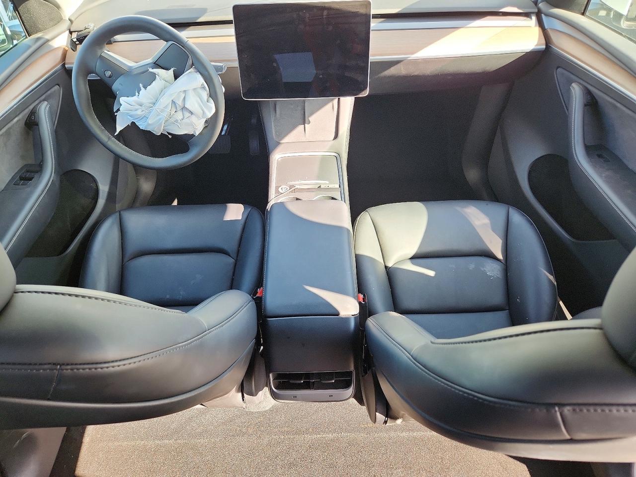 TESLA MODEL Y 2025 — 9