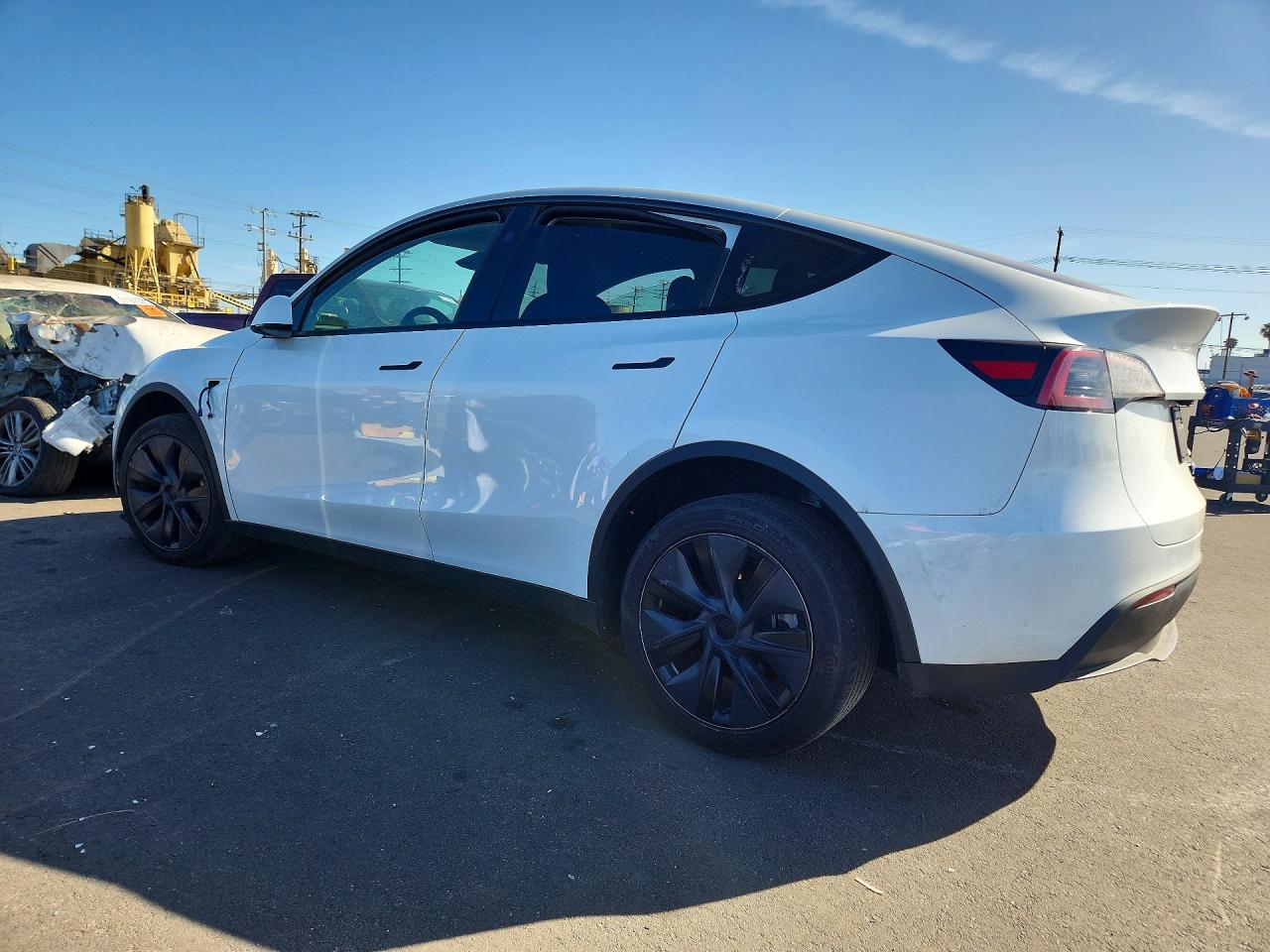 TESLA MODEL Y 2025 — 3