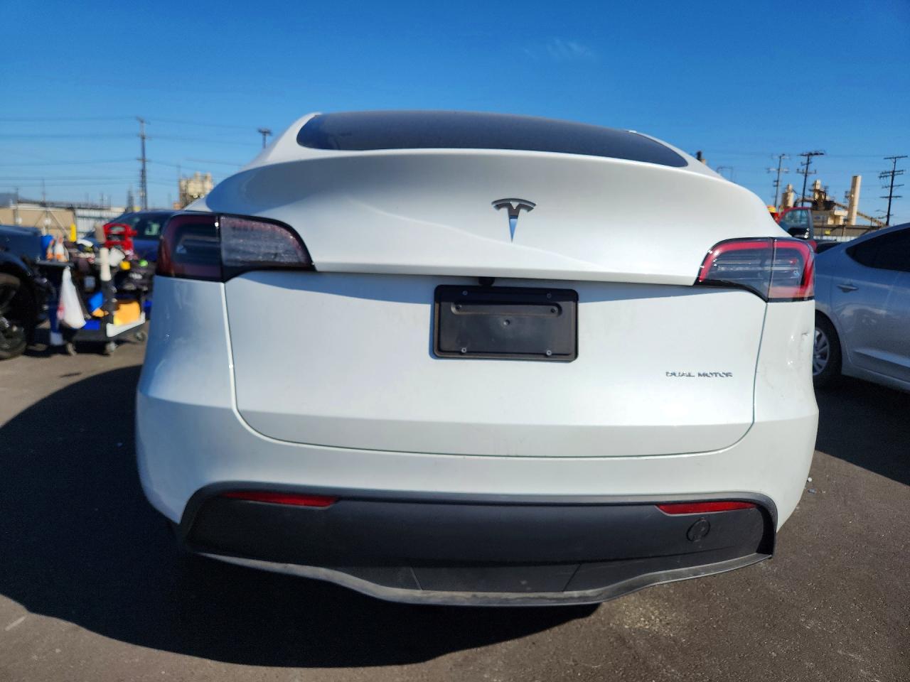 TESLA MODEL Y 2025 — 7