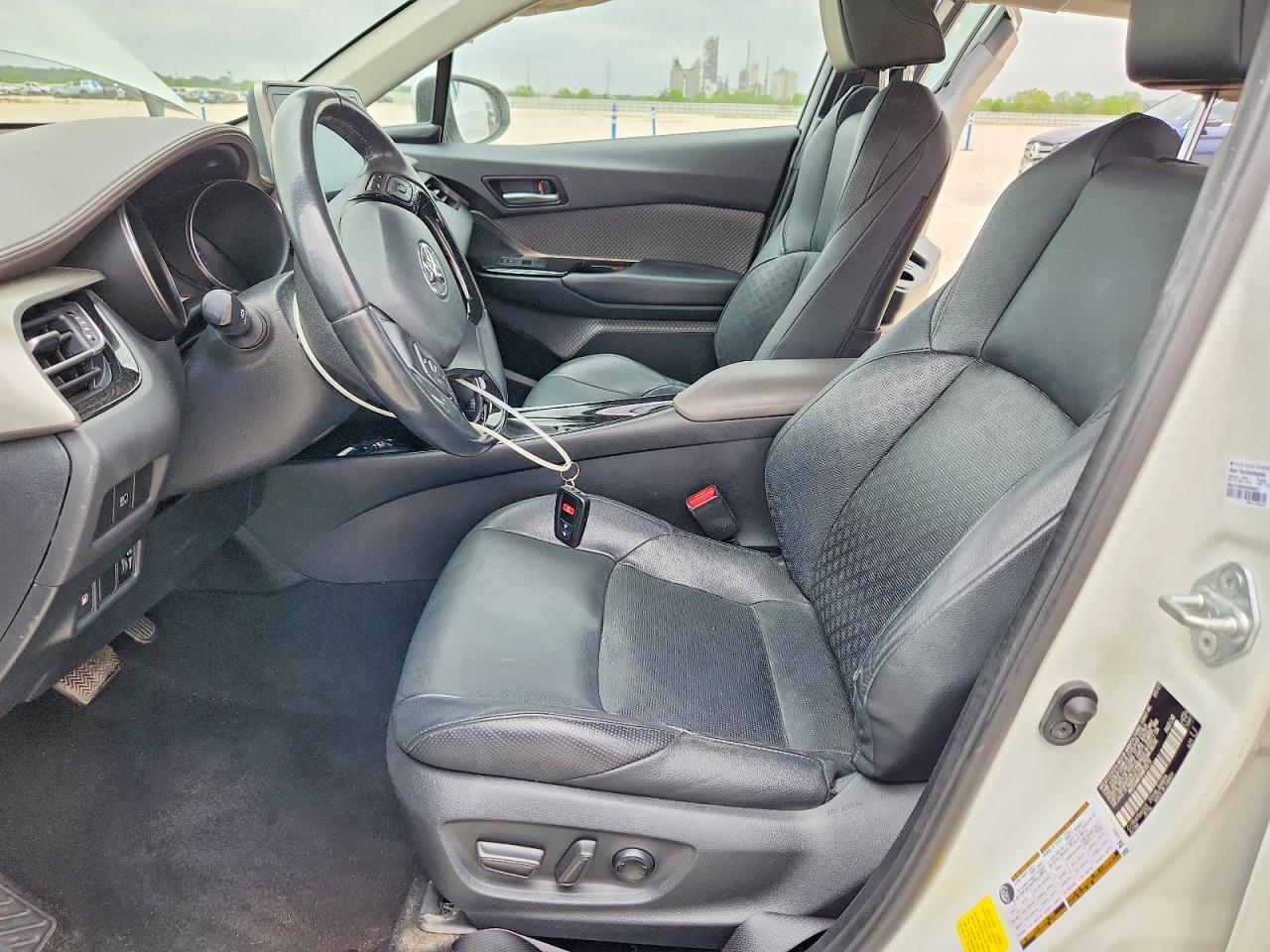 TOYOTA C-HR 2021 — 8