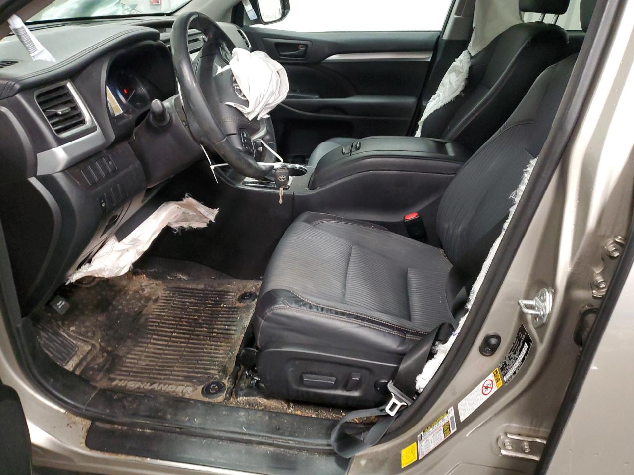 TOYOTA HIGHLANDER 2015 — 8