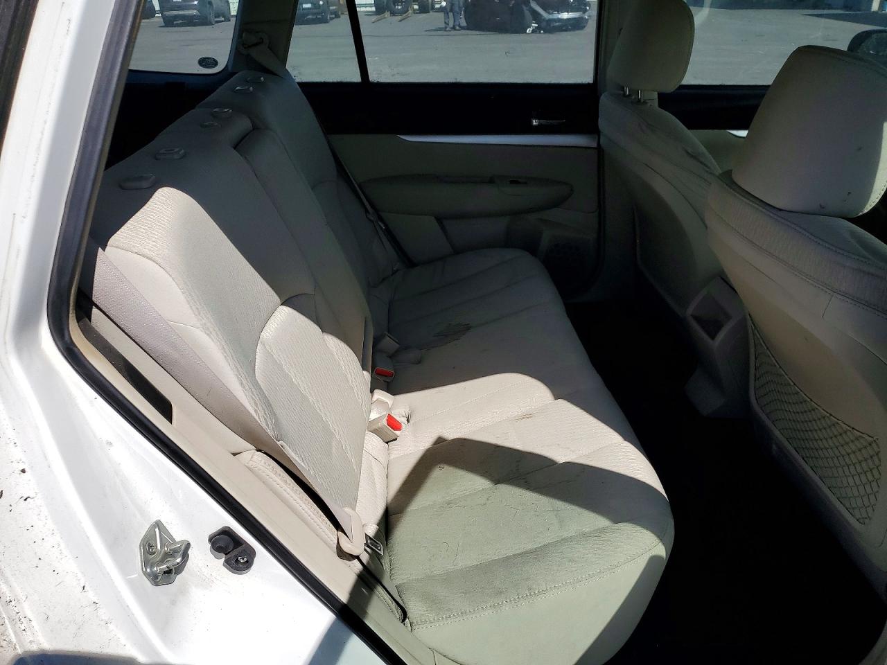SUBARU OUTBACK 2010 — 12