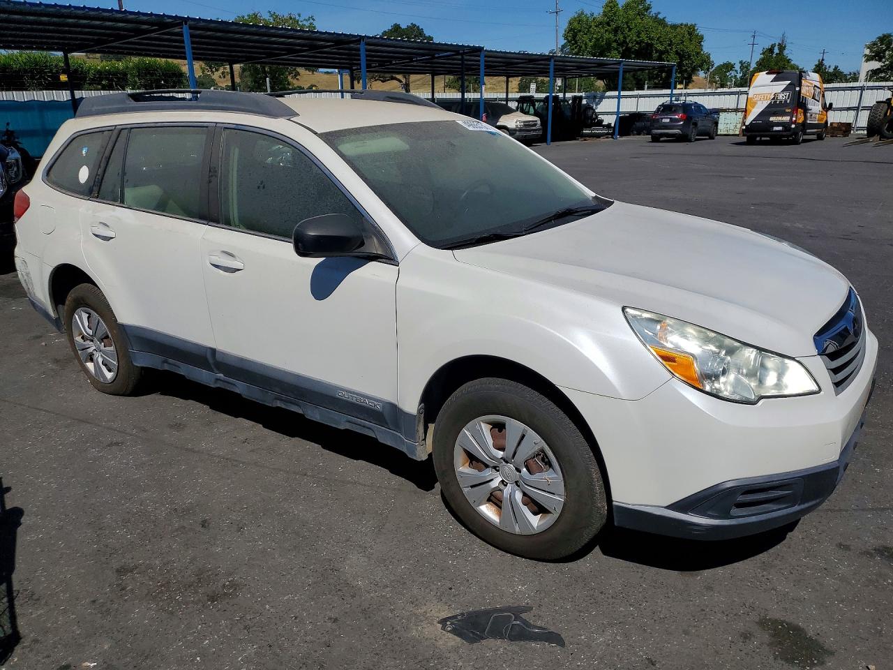 SUBARU OUTBACK 2010 — 5