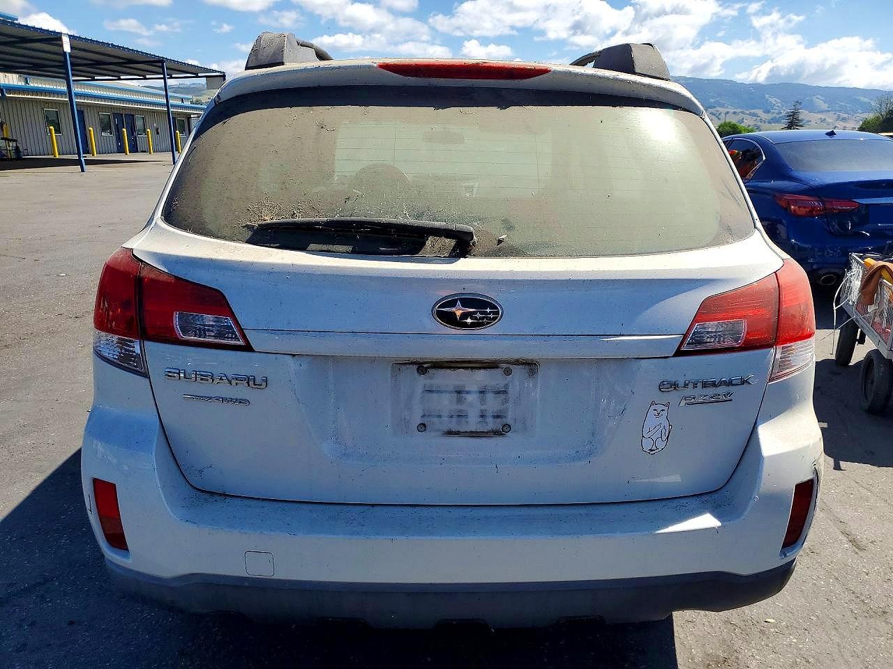 SUBARU OUTBACK 2010 — 7