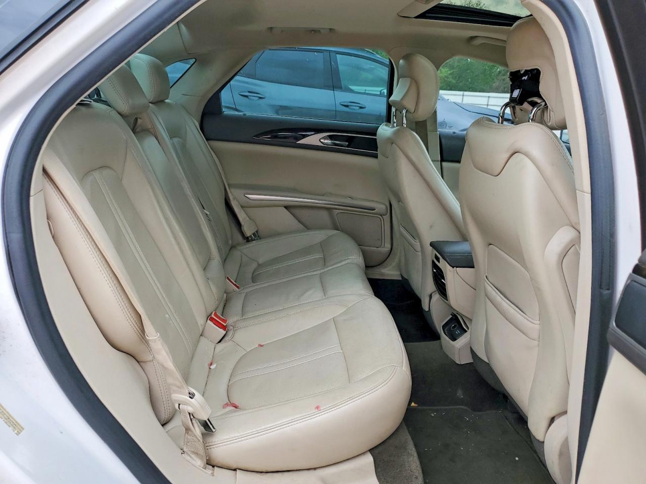 LINCOLN MKZ 2016 — 11