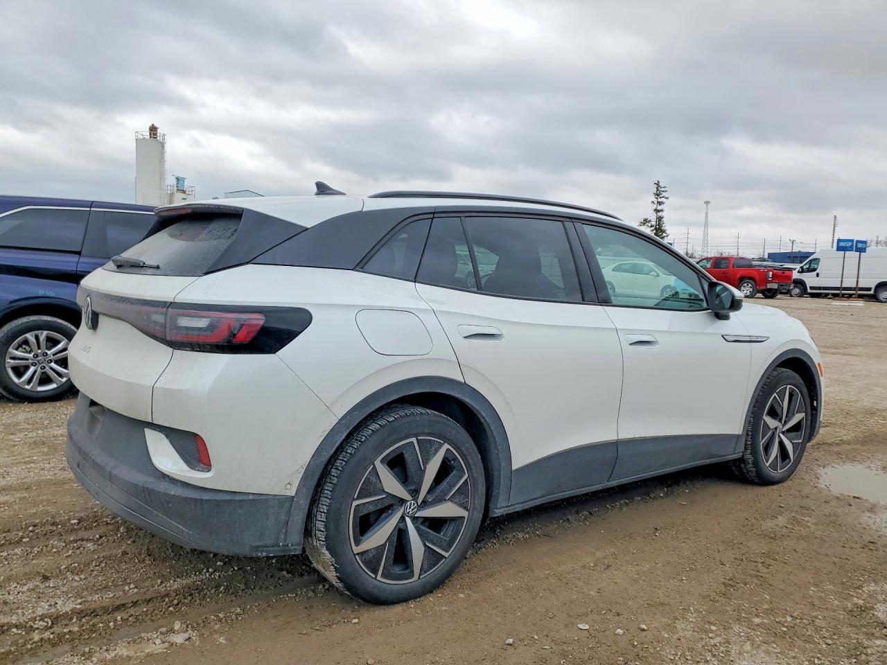 VOLKSWAGEN ID.4 2023 — 3