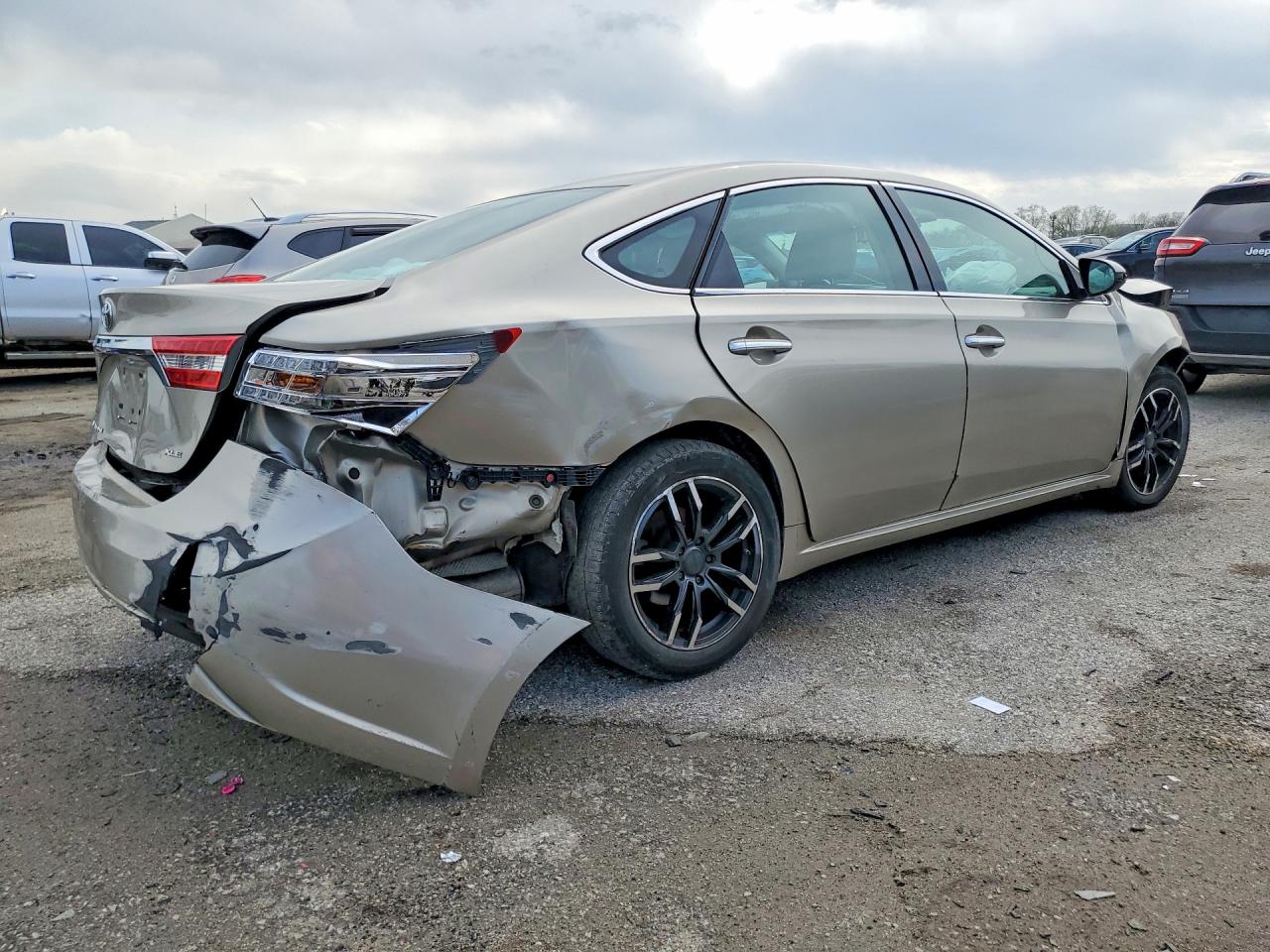 TOYOTA AVALON 2013 — 4