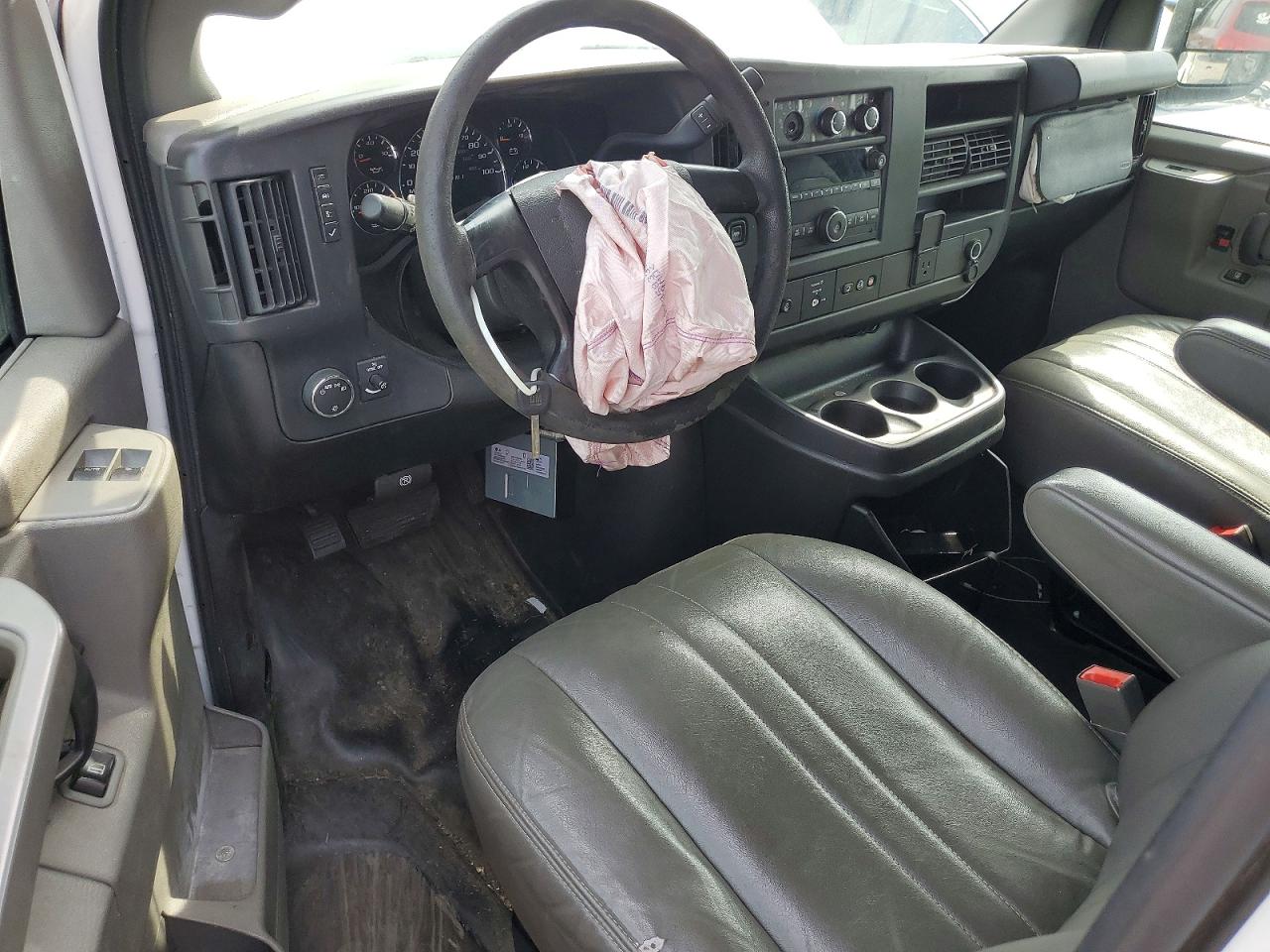 CHEVROLET EXPRESS G2500 2016 — 9