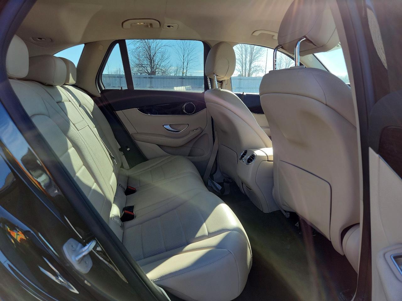 MERCEDES-BENZ GLC 2016 — 11