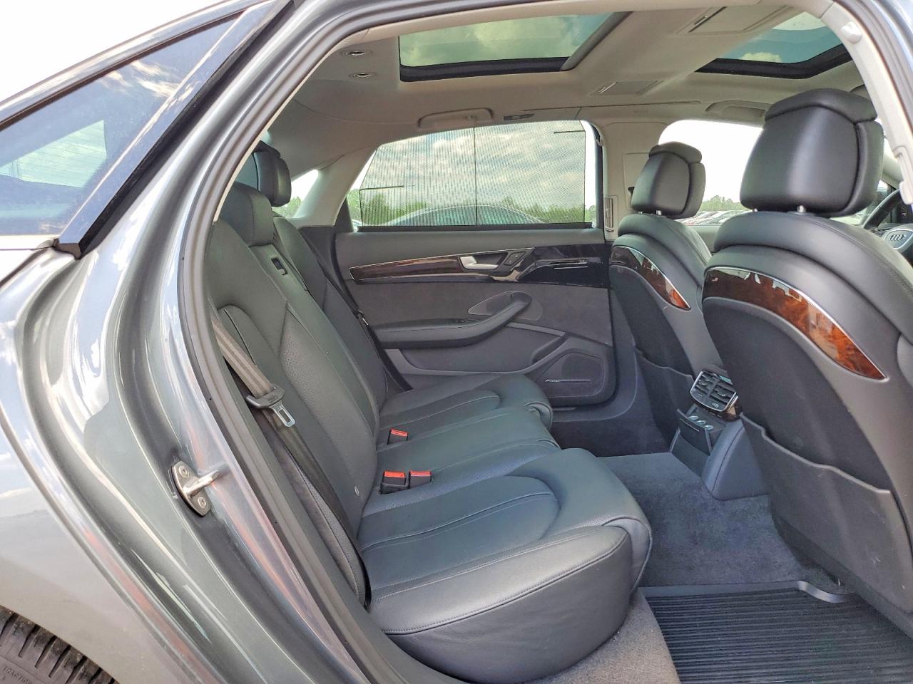 AUDI A8 2015 — 11
