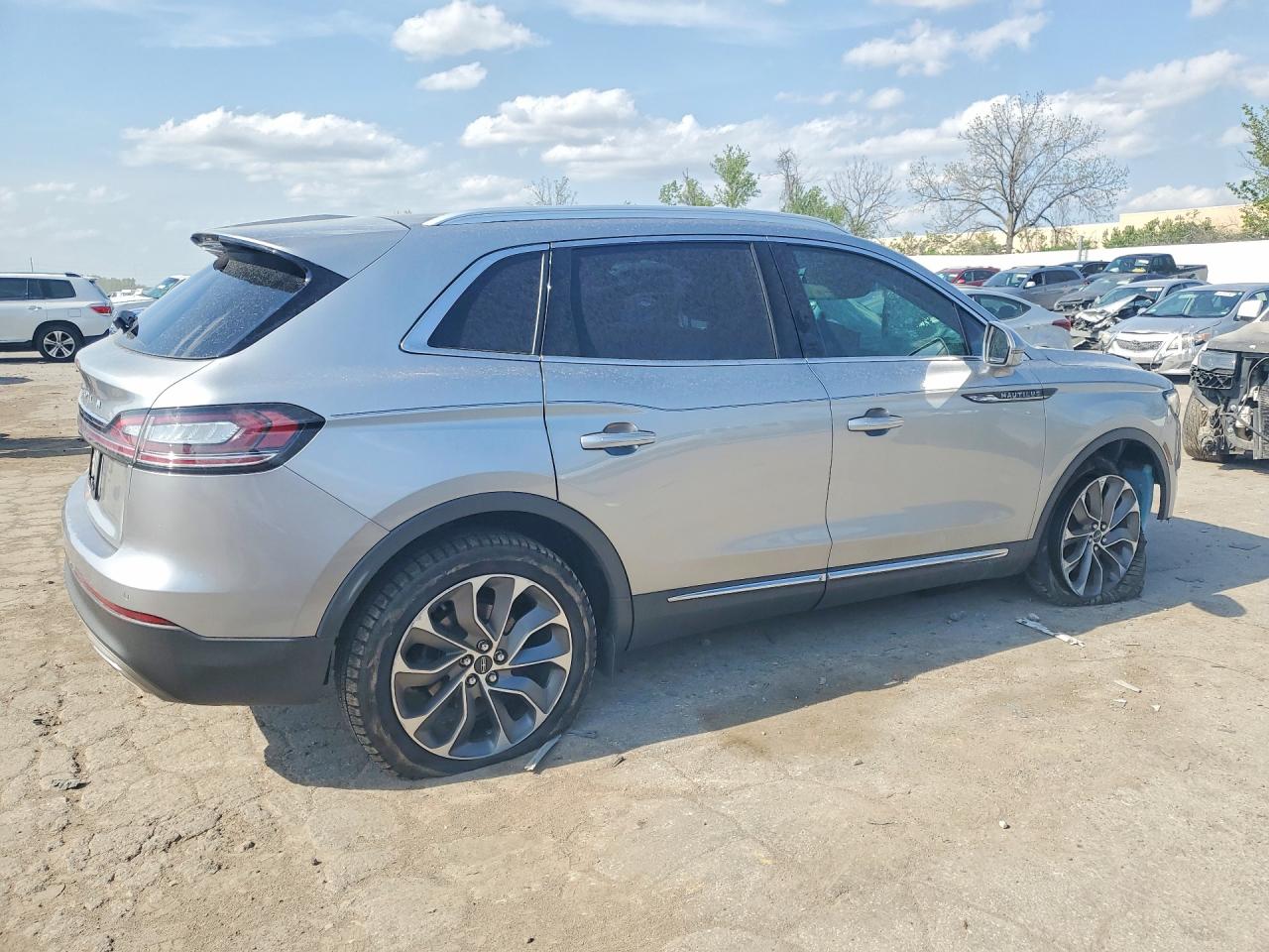 LINCOLN NAUTILUS 2021 — 4