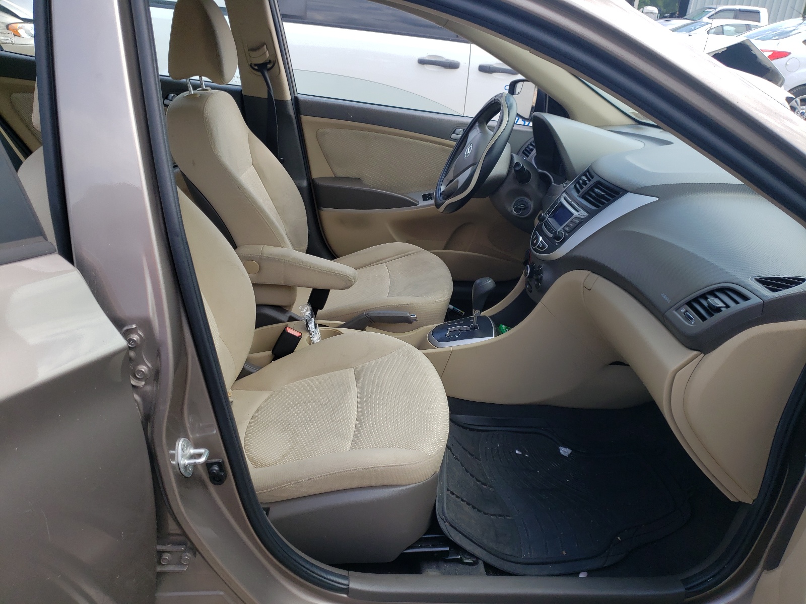 HYUNDAI ACCENT 2014 — 6