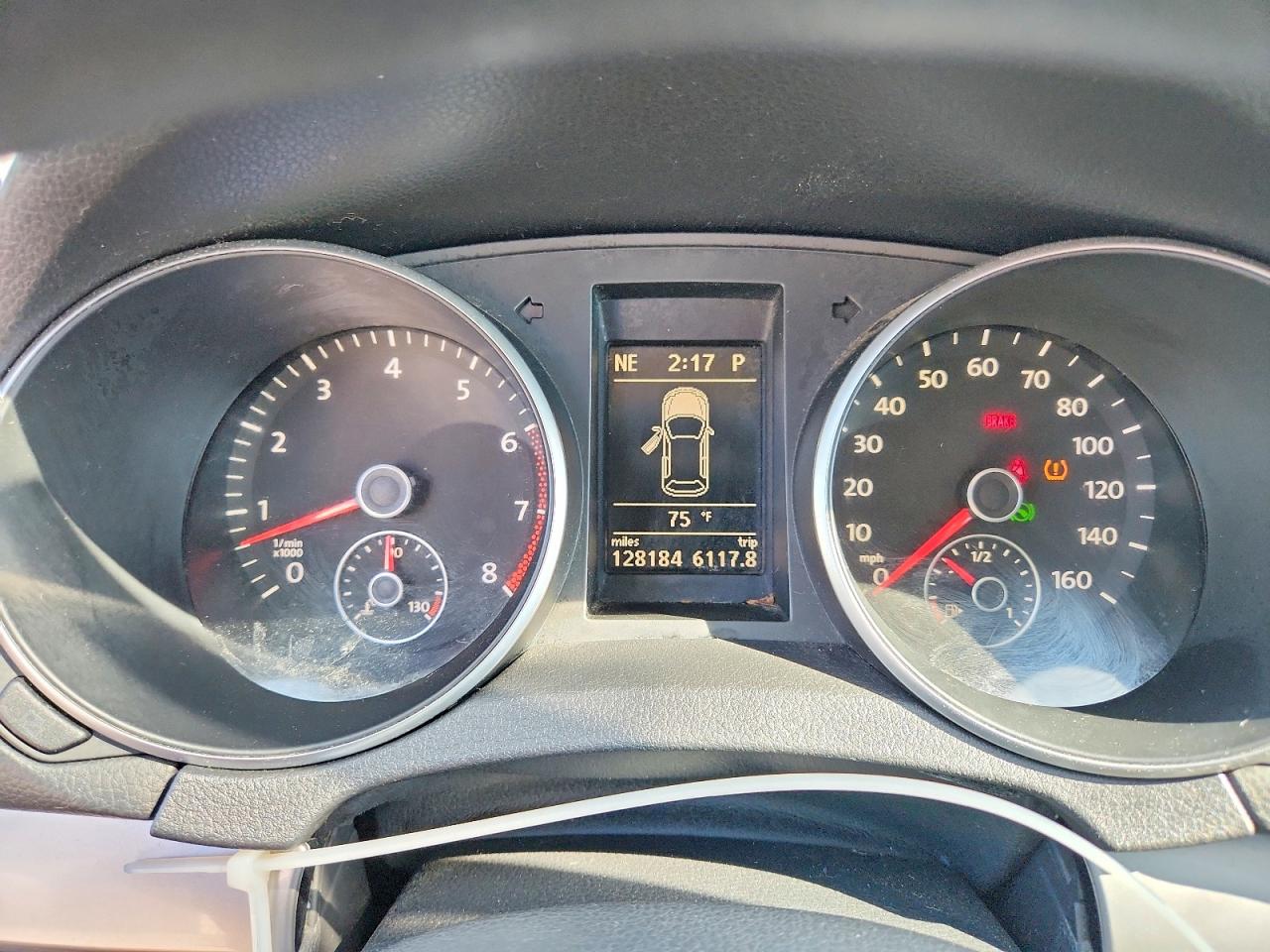VOLKSWAGEN GOLF 2010 — 10