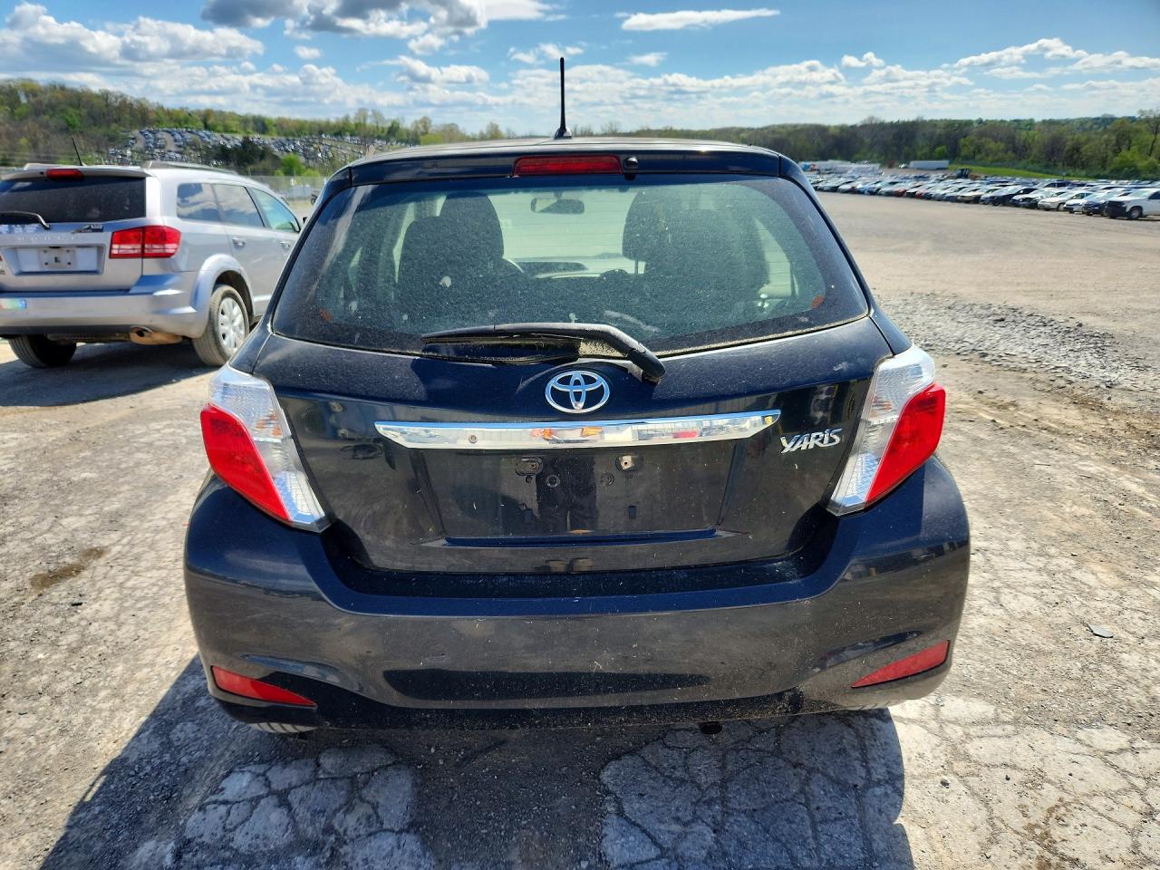 TOYOTA YARIS 2012 — 7