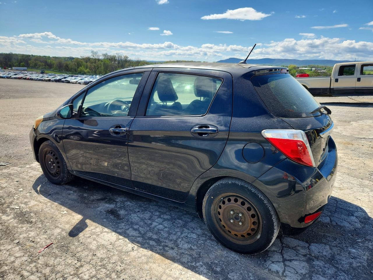TOYOTA YARIS 2012 — 3